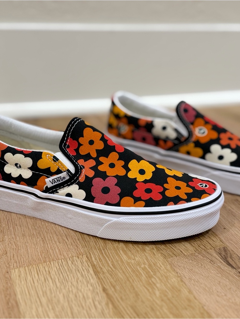 Vans Classic Slip-On Floral Flower Black Multicolor Women’s 5.5